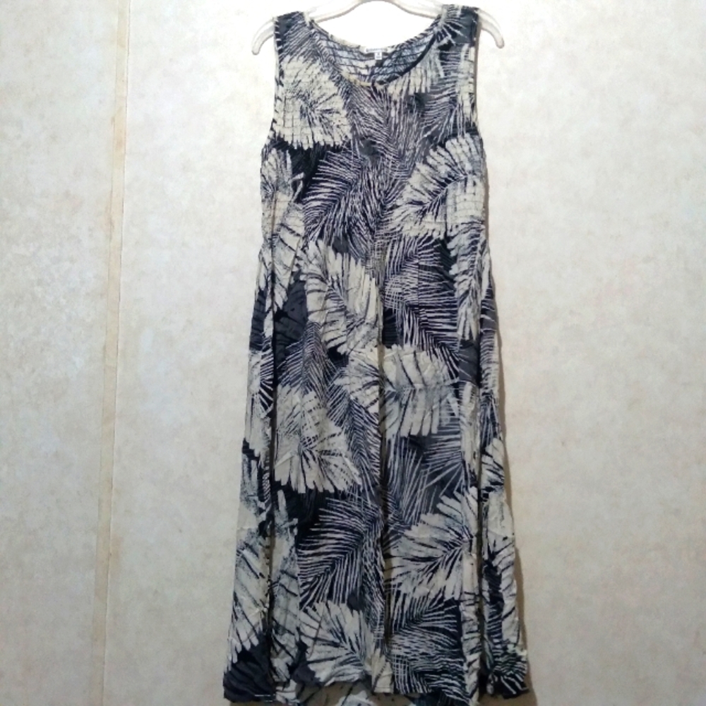 Croft & Barrow black and cream palm design dress size medium